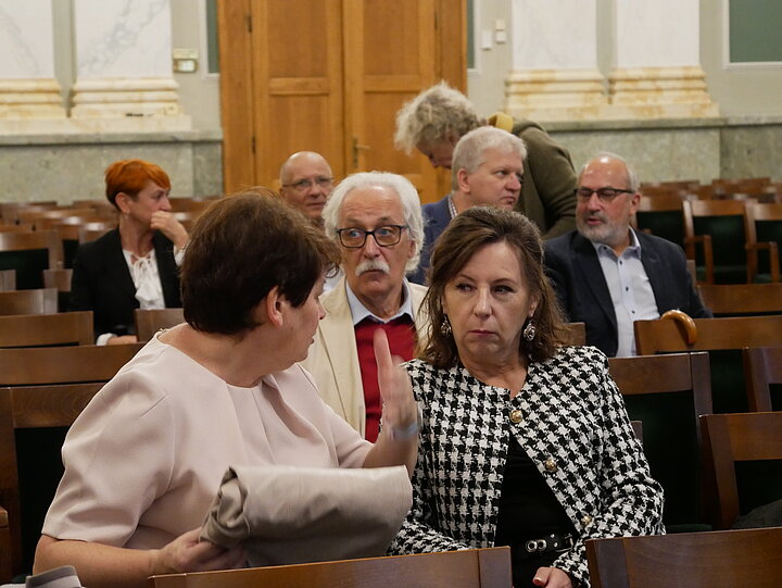 Seminarium poświęcone Aleksandrez Piłsudskiej, uroczystośc w Auli A-0, uczestnicy w strojach formalnych, czesc w mundurach legionowych