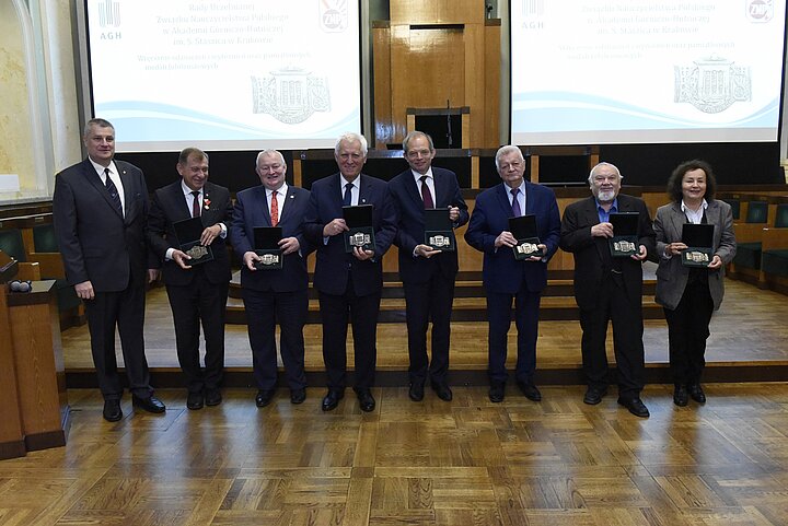 Nagrodzeni z medalami ZNP