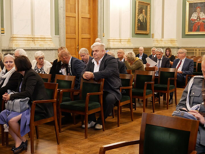 Seminarium poświęcone Aleksandrez Piłsudskiej, uroczystośc w Auli A-0, uczestnicy w strojach formalnych, czesc w mundurach legionowych