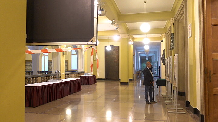 Seminarium poświęcone Aleksandrez Piłsudskiej, uroczystośc w Auli A-0, uczestnicy w strojach formalnych, czesc w mundurach legionowych