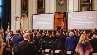 Uroczystość 120-lecia ZNP w Auli Głównej AGH – występ chóru II LO im. Jana III Sobieskiego w Krakowie, 14 listopada 2025 roku.