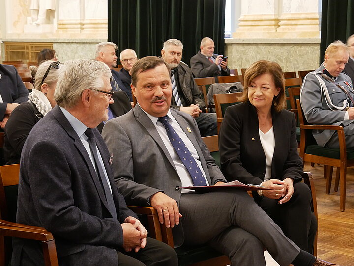 Seminarium poświęcone Aleksandrez Piłsudskiej, uroczystośc w Auli A-0, uczestnicy w strojach formalnych, czesc w mundurach legionowych